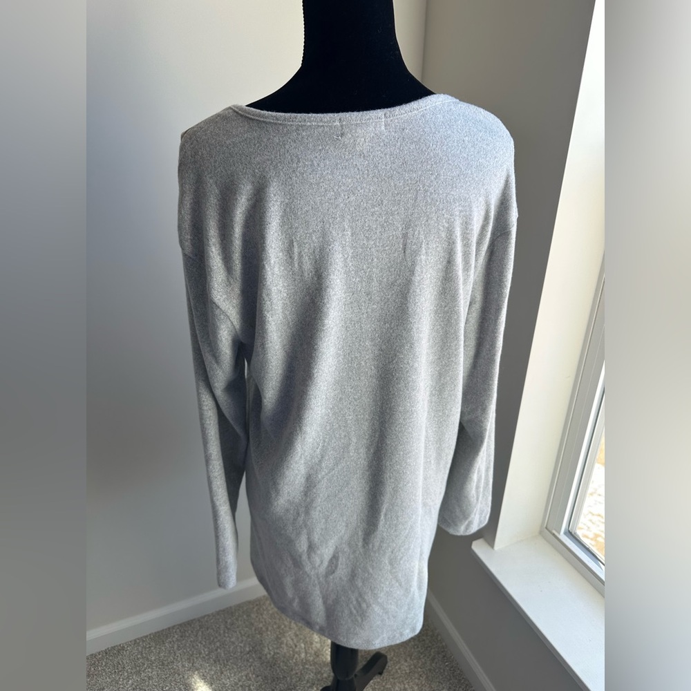 Women’s One World Gray Sweater Knit V-Neck Long Sleeve Tunic - Picture 4 of 4